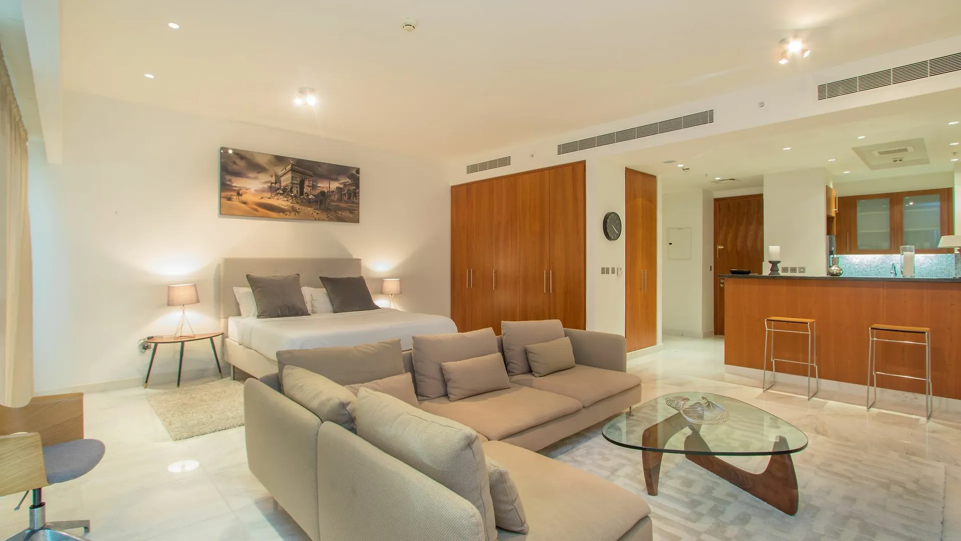 Dhh - Central Park Dubai United Arab Emirates